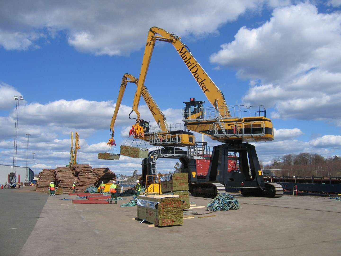 MultiDocker CH65C Material Handler