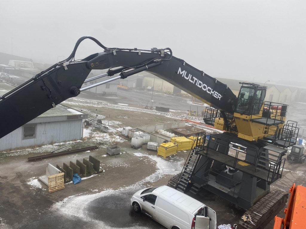MultiDocker MH74G Next-Gen front view at Falkenberg Front view of the MultiDocker MH74G Next-Gen material handler in Falkenberg, Sweden