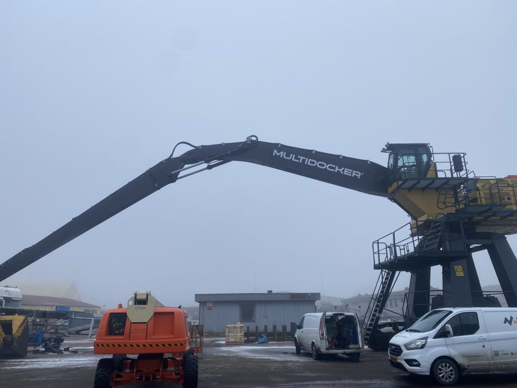 MultiDocker MH74G Next-Gen material handler at industrial site in Falkenberg MultiDocker MH74G Next-Gen material handler at industrial site in Falkenberg