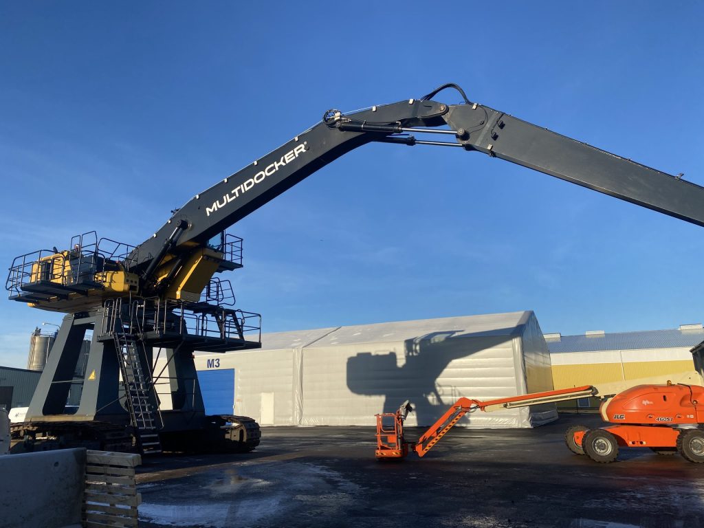 MultiDocker MH74G Next-Gen operating at Falkenberg in Sweden MultiDocker MH74G Next-Gen material handler in Falkenberg