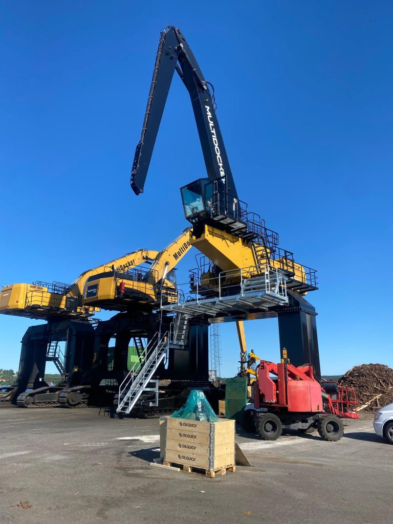 MultiDocker MH95G Heavy-Duty Material Handler – CAT 395 MultiDocker MH95G heavy-duty material handler with Caterpillar CAT 395 base in Örnsköldsvik