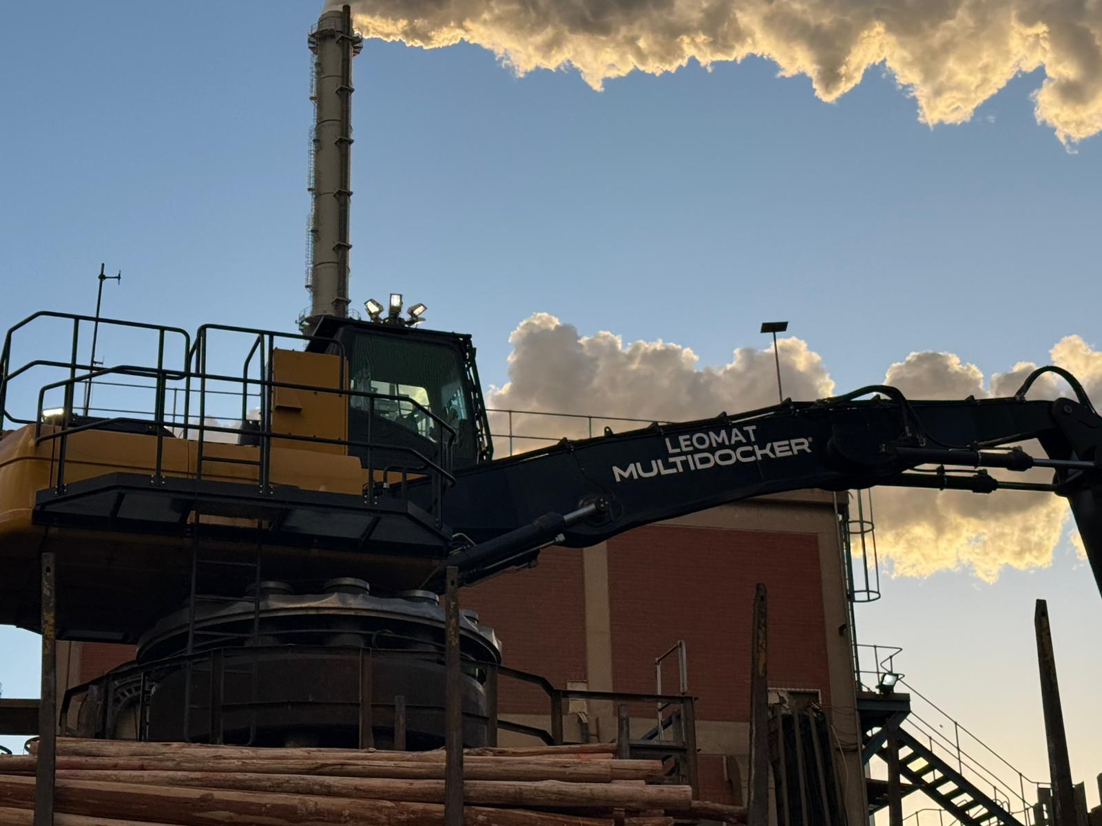 MultiDocker MH36 Material Handler – Caterpillar CAT MultiDocker MH36 material handler with Caterpillar base